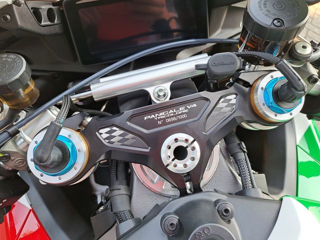 ducati - panigale-v4-tricolore