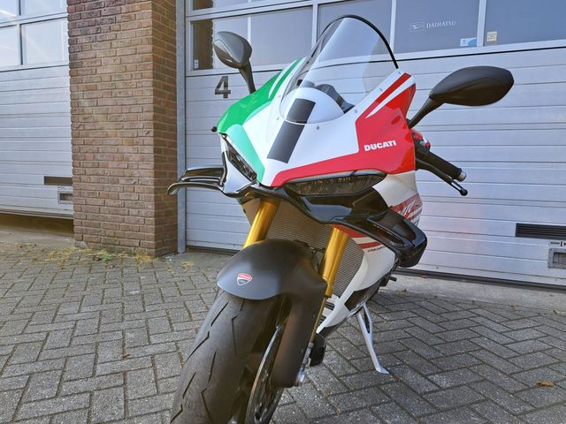 ducati - panigale-v4-tricolore