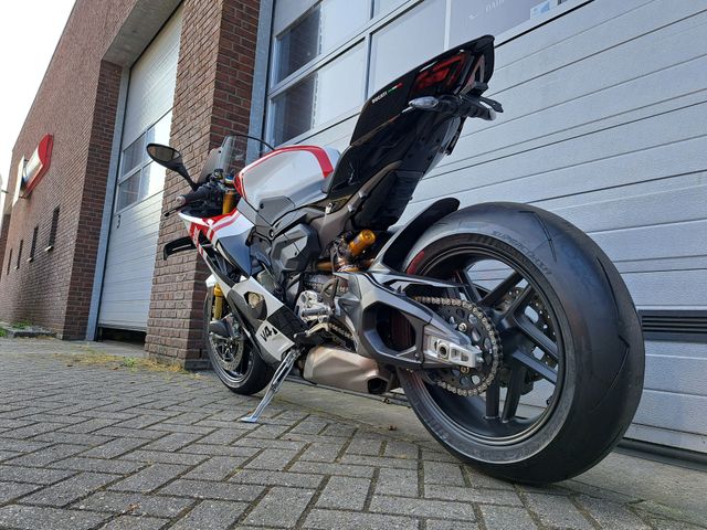 ducati - panigale-v4-tricolore