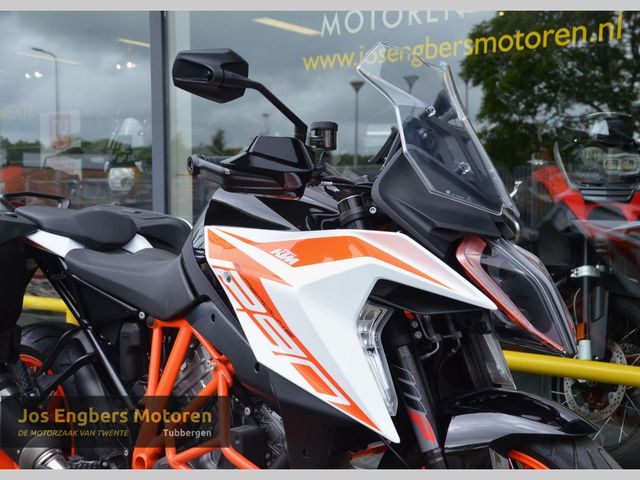 ktm - 1290-super-duke-gt