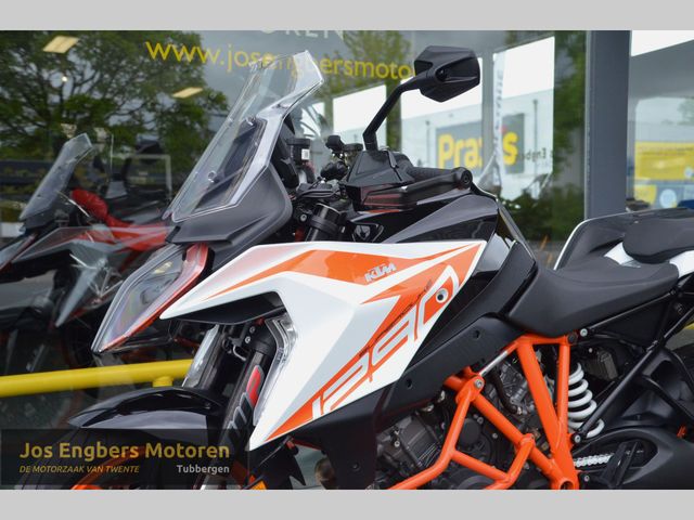 ktm - 1290-super-duke-gt
