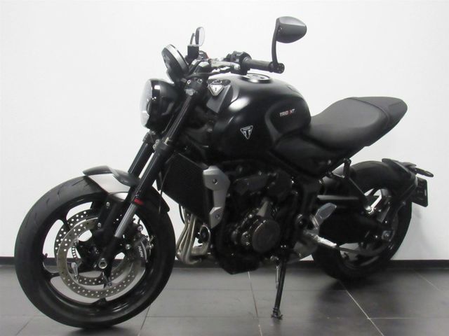 triumph - trident-660