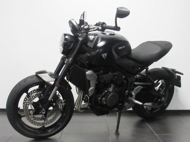 triumph - trident-660