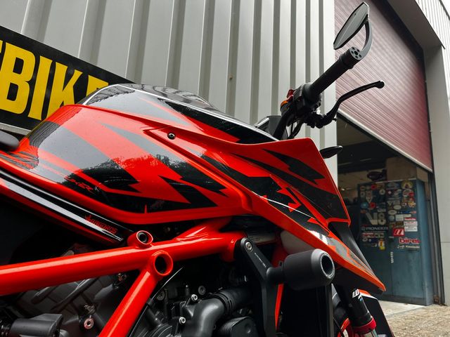ktm - 1290-super-duke-r