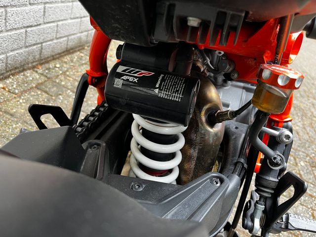 ktm - 1290-super-duke-r