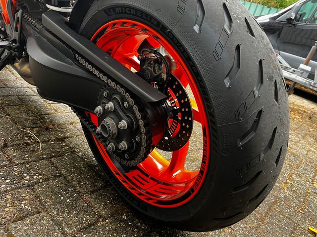 ktm - 1290-super-duke-r