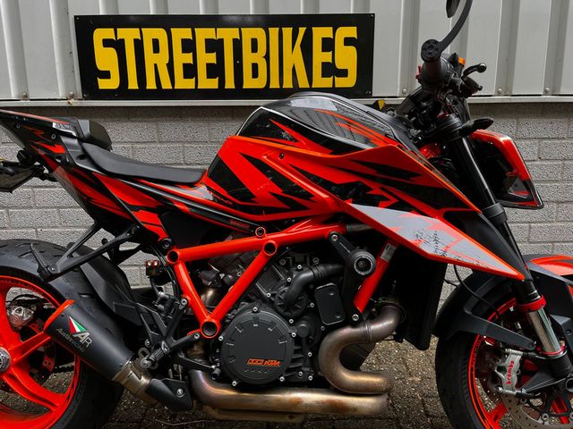 ktm - 1290-super-duke-r