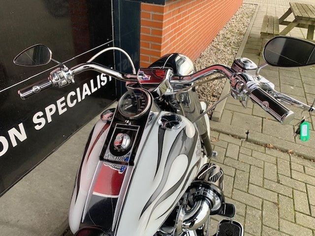harley-davidson - softail-deluxe-flstn
