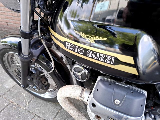 moto-guzzi - v-7-classic