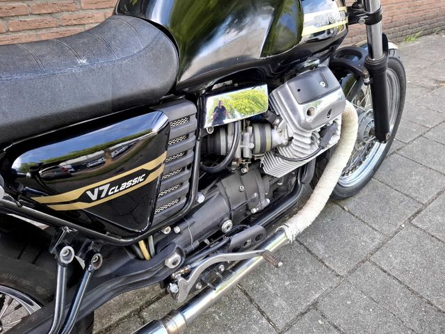 moto-guzzi - v-7-classic