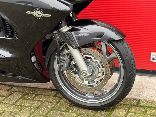 honda - st-1300-pan-european