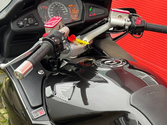 honda - st-1300-pan-european