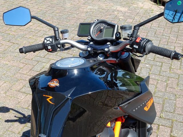 ktm - 1290-super-duke-r