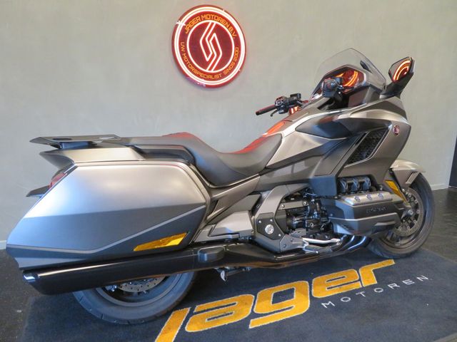 honda - gl-1800-goldwing-bagger