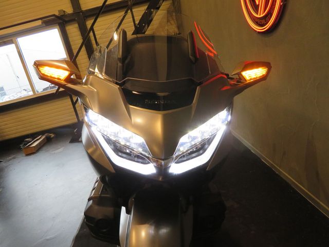 honda - gl-1800-goldwing-bagger