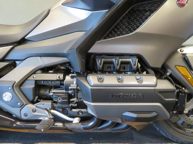 honda - gl-1800-goldwing-bagger