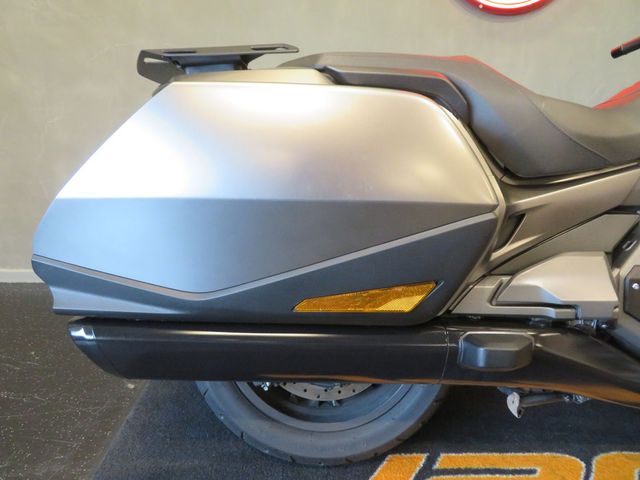 honda - gl-1800-goldwing-bagger