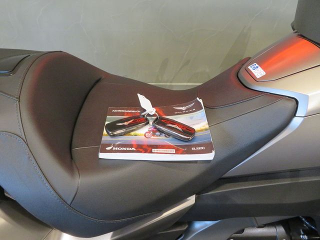 honda - gl-1800-goldwing-bagger