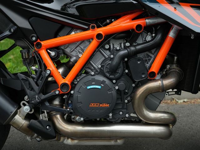 ktm - 1290-super-duke-r-evo
