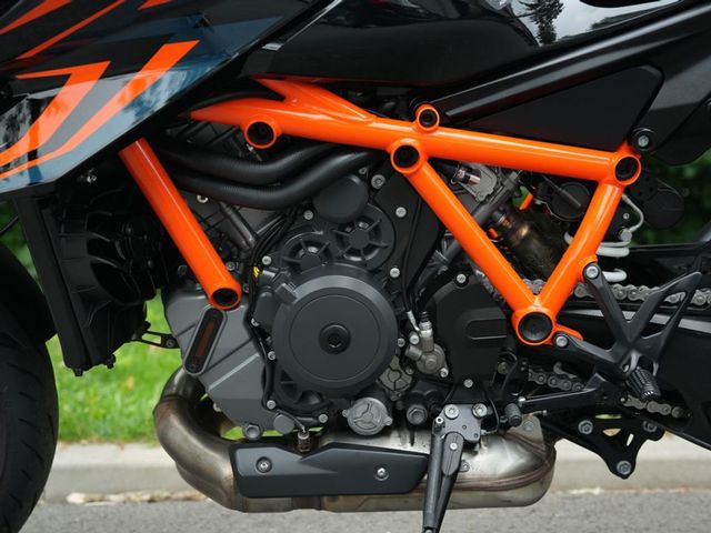 ktm - 1290-super-duke-r-evo