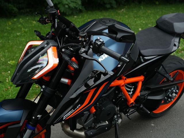 ktm - 1290-super-duke-r-evo