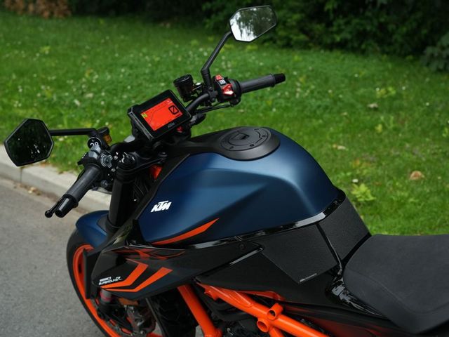 ktm - 1290-super-duke-r-evo
