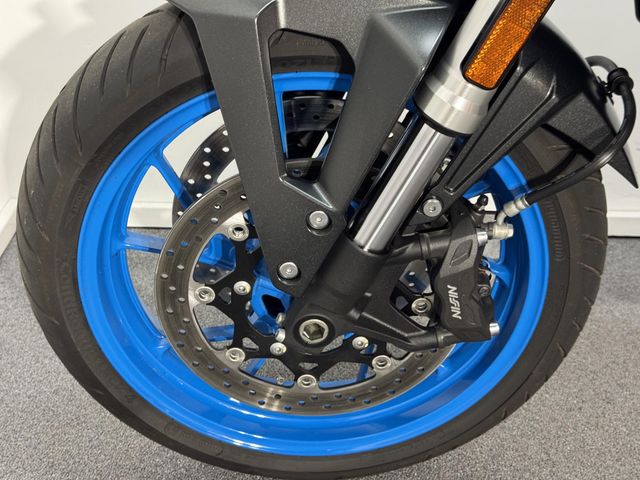 suzuki - gsx-8s
