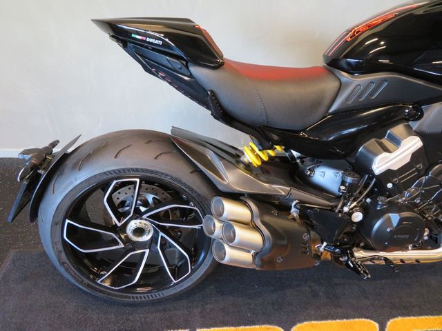 ducati - diavel-v4