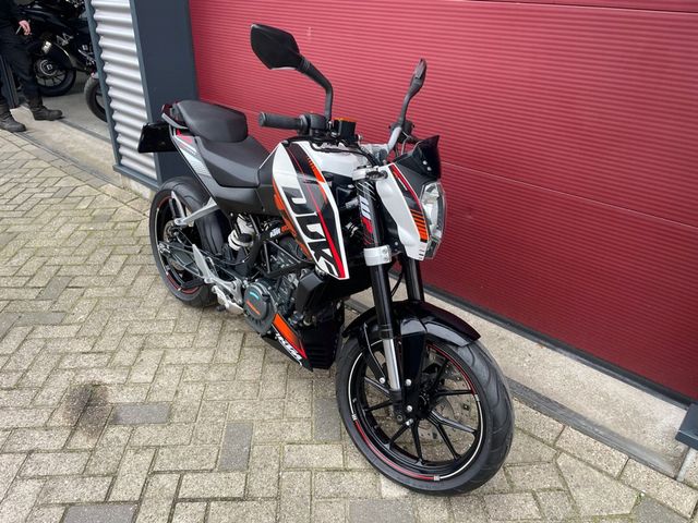 ktm - 125-duke