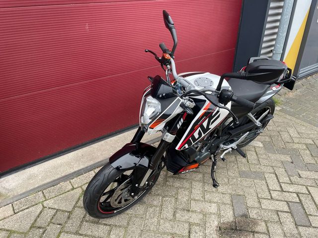 ktm - 125-duke