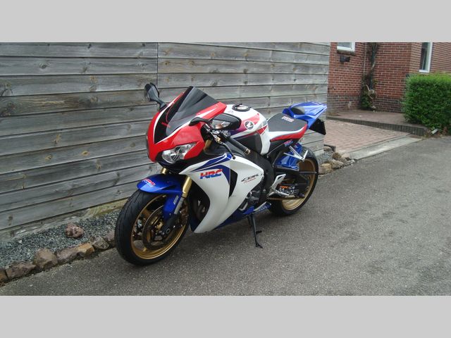 honda - cbr-1000-rr-fireblade