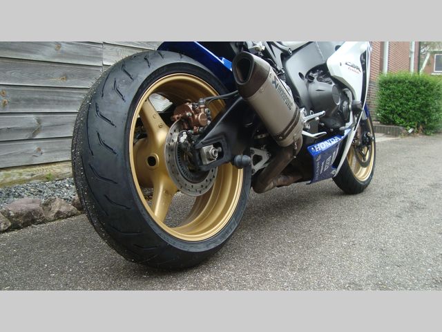 honda - cbr-1000-rr-fireblade