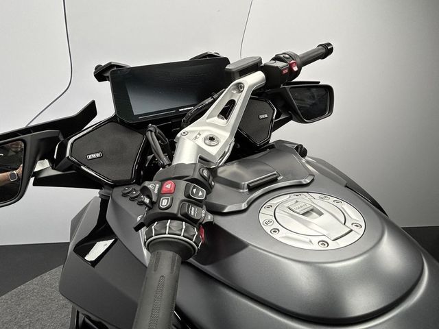 bmw - r-1300-gs-triple-black