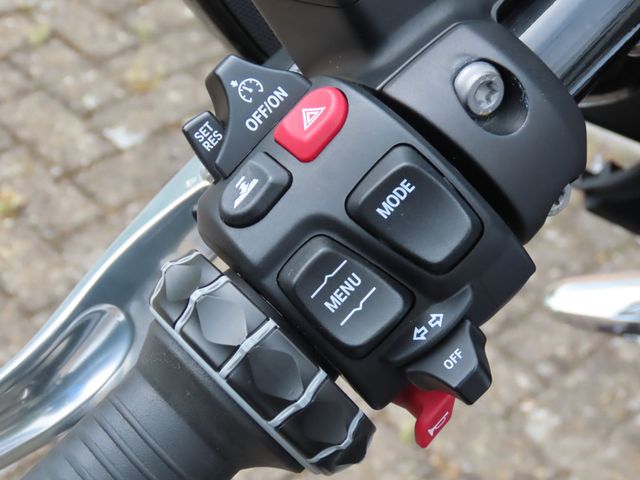 bmw - r-18-b