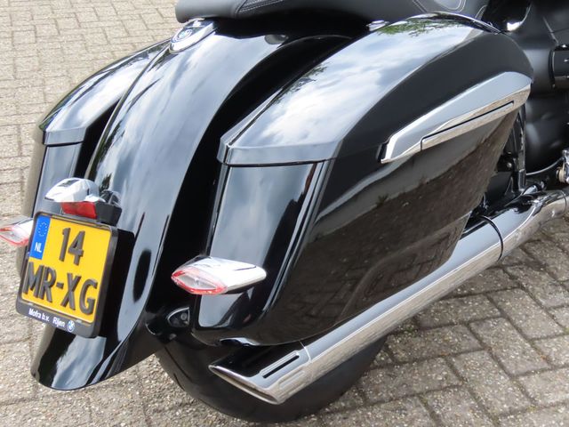 bmw - r-18-b