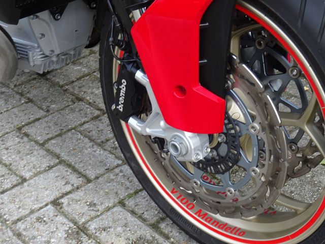 moto-guzzi - v-100-mandello