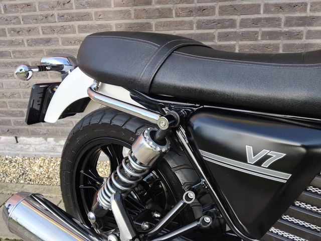 moto-guzzi - v-7-stone