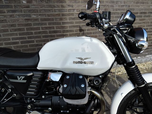 moto-guzzi - v-7-stone