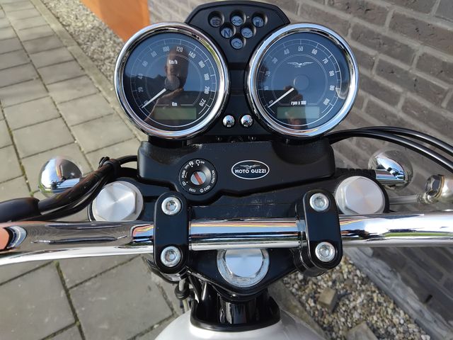 moto-guzzi - v-7-stone