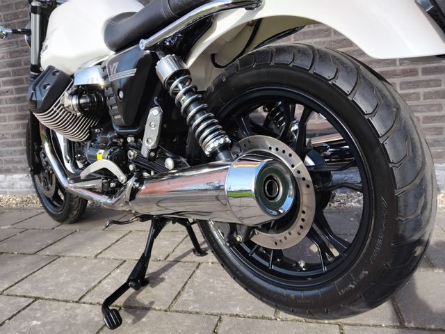 moto-guzzi - v-7-stone