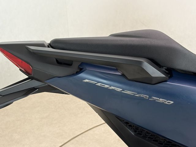 honda - forza-750