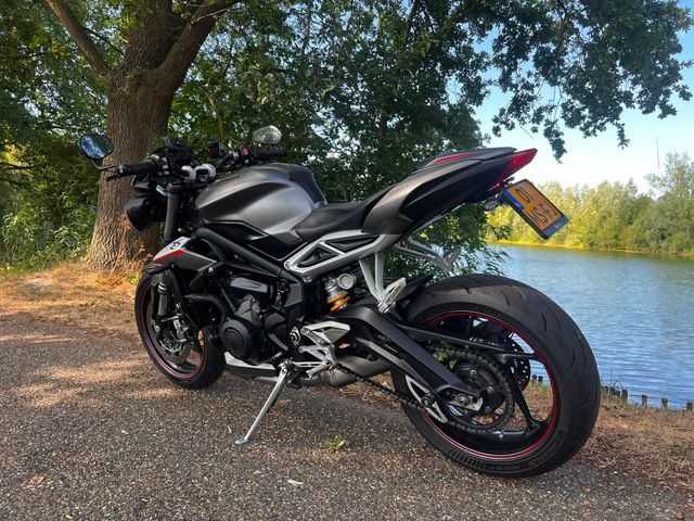 triumph - street-triple-rs