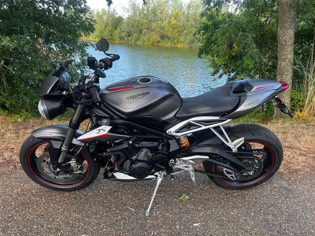 triumph - street-triple-rs
