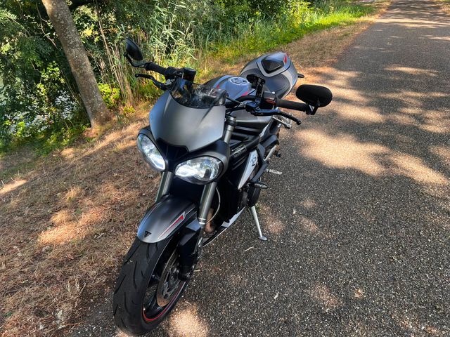 triumph - street-triple-rs