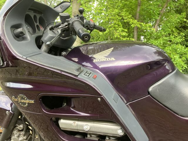 honda - st-1100-pan-european