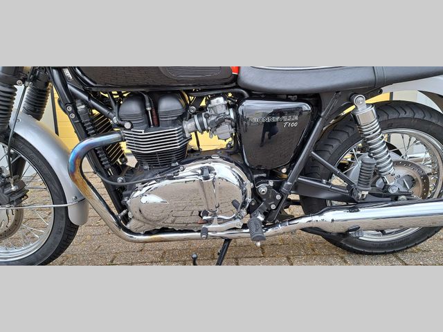 triumph - bonneville