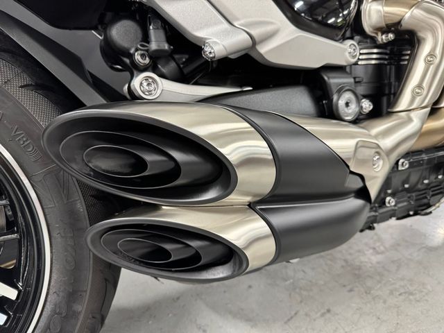 triumph - rocket-3-gt