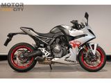 SUZUKI GSX-8R