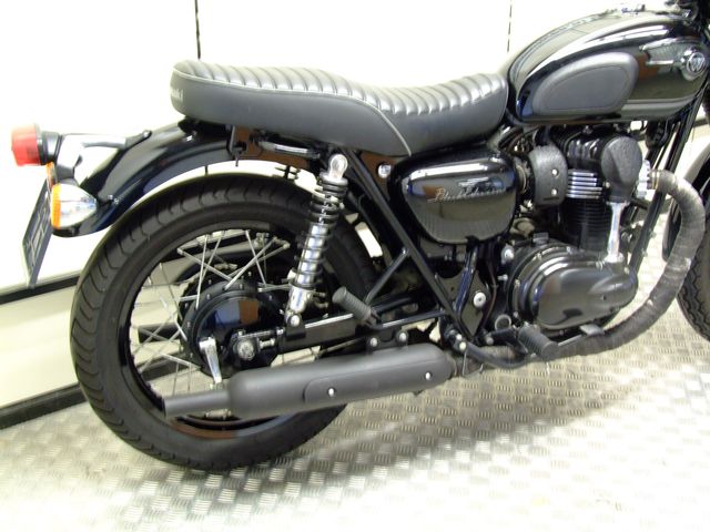 kawasaki - w800-black-edition