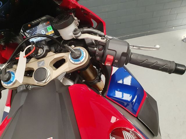 honda - cbr-1000-rr-fireblade-sp